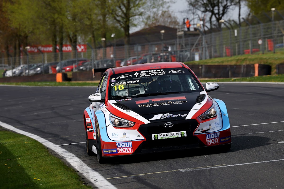 TCR UK – ROUND 1 – BRANDS HATCH INDY – PRIMO ATTO IN BILICO 